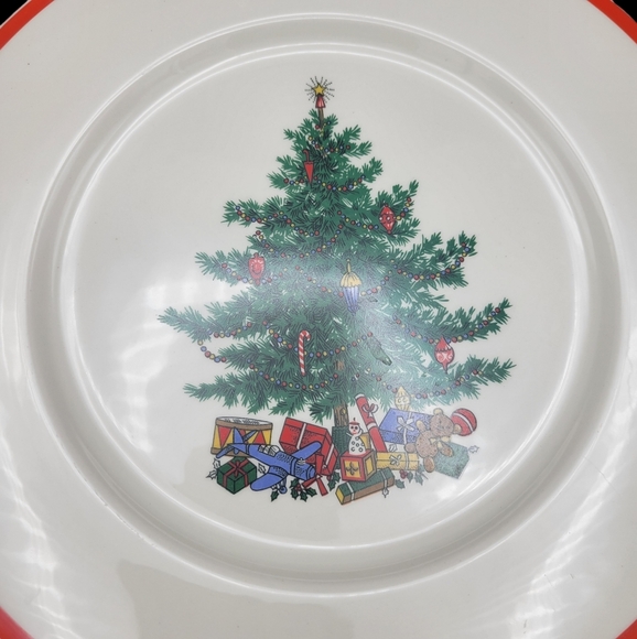 Holly & Spruce by Taylor Smith & Taylor Christmas Tree Plate - Picture 2 of 5